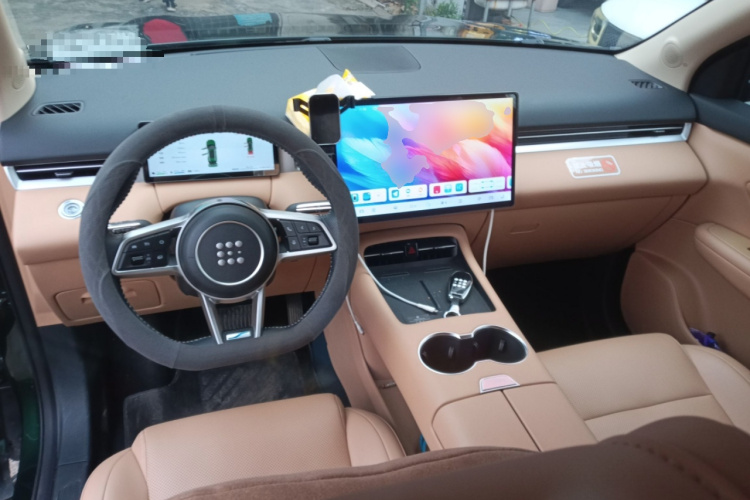 蓝电E5 PLUS 2025款 165km 长续航版PLUS 7座中控内饰12