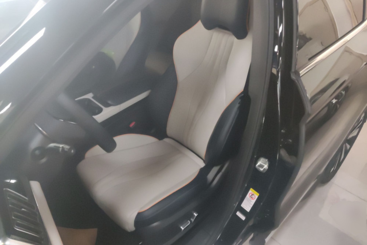 比亚迪 宋PLUS新能源 2024款 荣耀版 DM-i 71km 豪华型中控内饰19