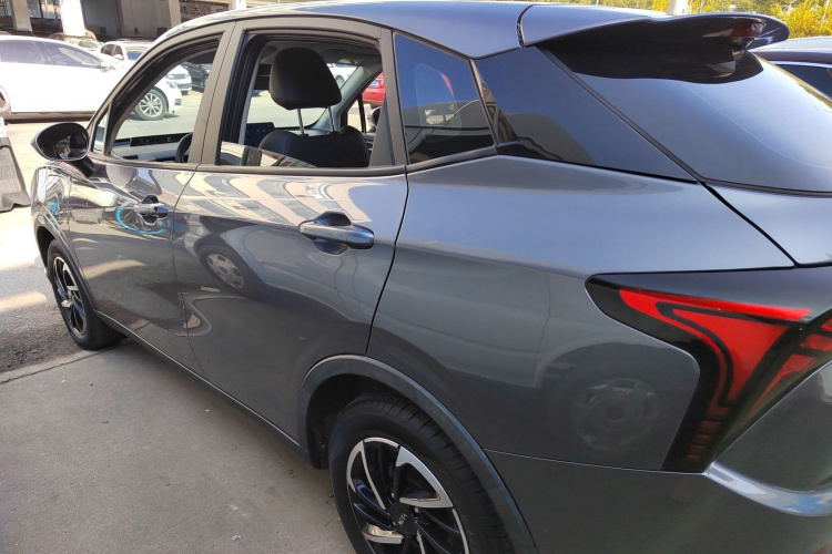 哪吒汽车 哪吒V 2021款 长续航娱乐版升级型车身外观6003