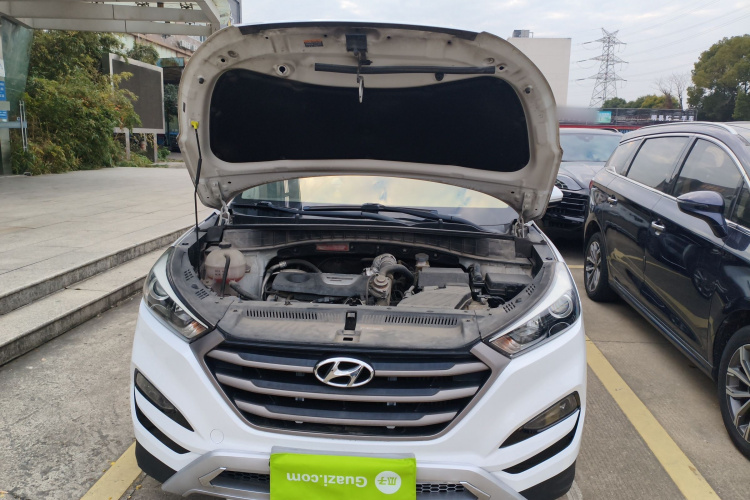 现代 途胜 2018款 1.6T 双离合两驱15周年特别版机舱底盘24