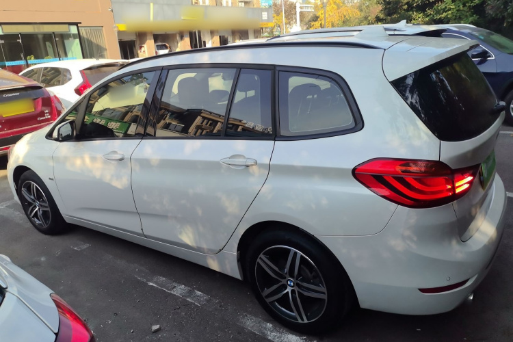 宝马2系旅行车(进口) 2015款 218i 运动设计套装车身外观4