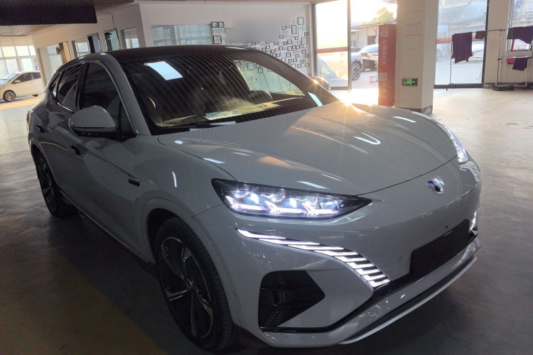 腾势N7 2023款 长续航性能版车身外观3