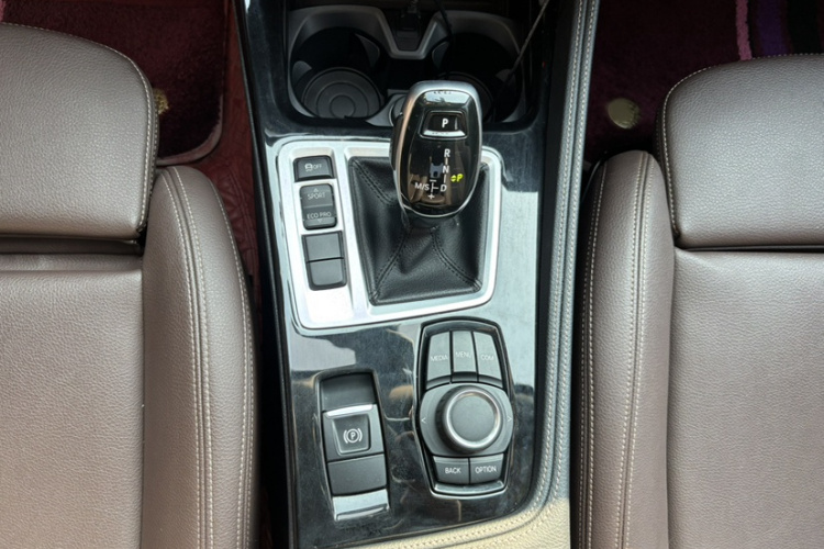 宝马1系 2020款 120i M运动套装局部细节18