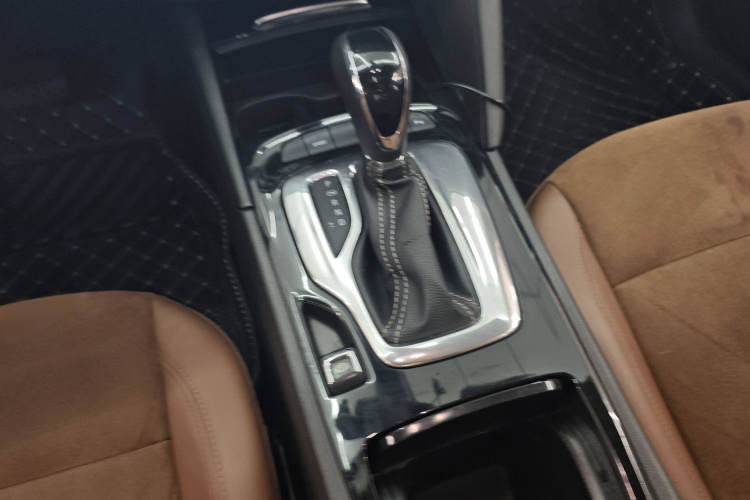 别克 君威 2017款 20T 精英型中控内饰7004