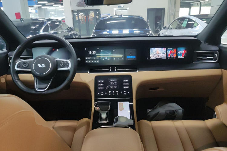 理想汽车 理想ONE 2020款 增程6座版中控内饰12