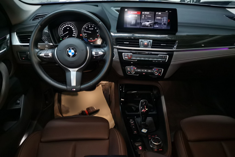 宝马X1 2020款 xDrive25Li 尊享型中控内饰7002