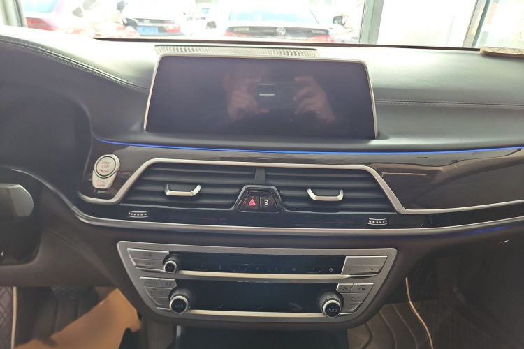 宝马7系 2019款 改款 730Li 豪华套装中控内饰7006