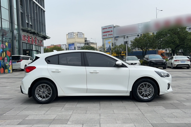 福特 福克斯 2021款 两厢 EcoBoost 180 自动锋潮型车身外观6011