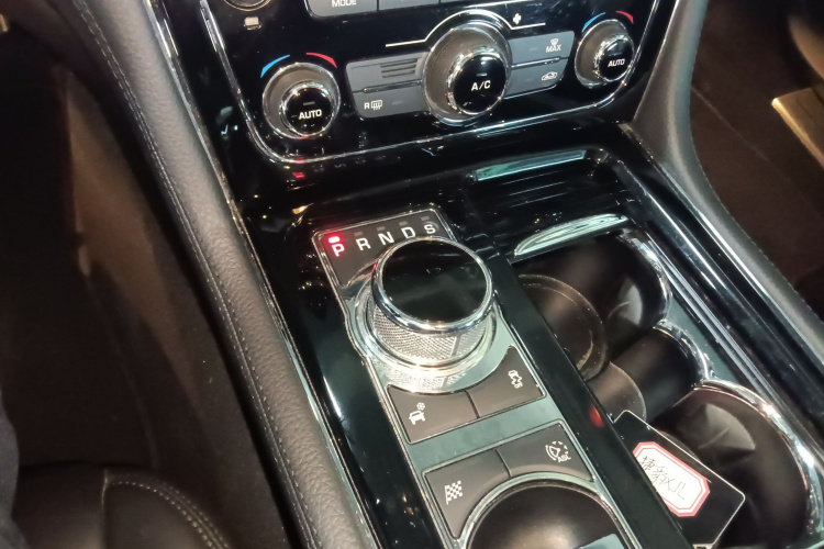 捷豹XJ 2015款 XJL 3.0 SC 典雅商务80周年典藏版局部细节18