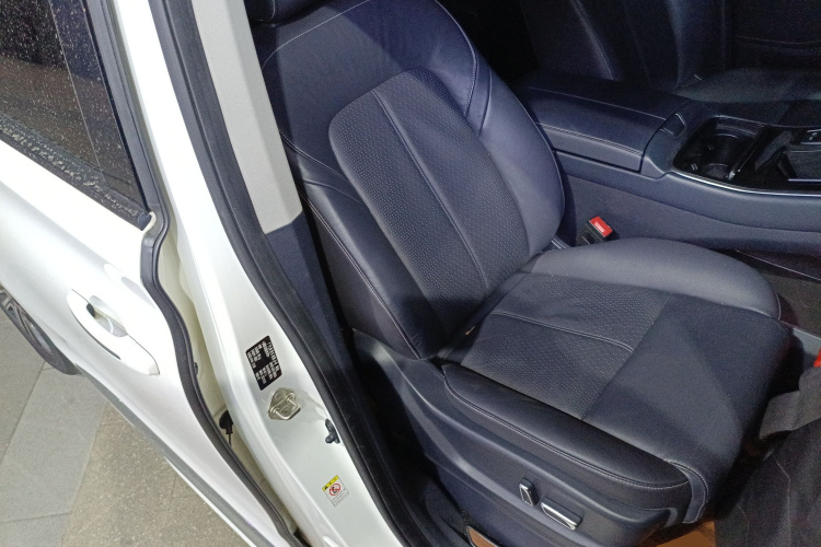 广汽传祺 传祺M8 2021款 领秀系列 390T 至尊版局部细节41