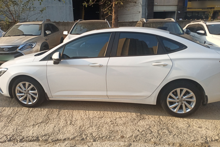 别克 威朗 2018款 三厢 15S 自动领先型车身外观4