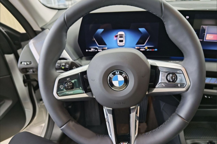 宝马2系 2025款 225L M运动曜夜套装中控内饰7003