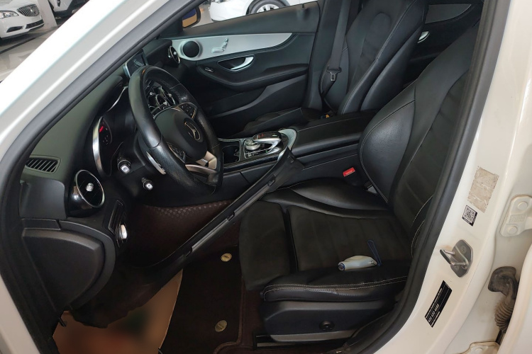 奔驰C级 2017款 C 200 运动版局部细节19