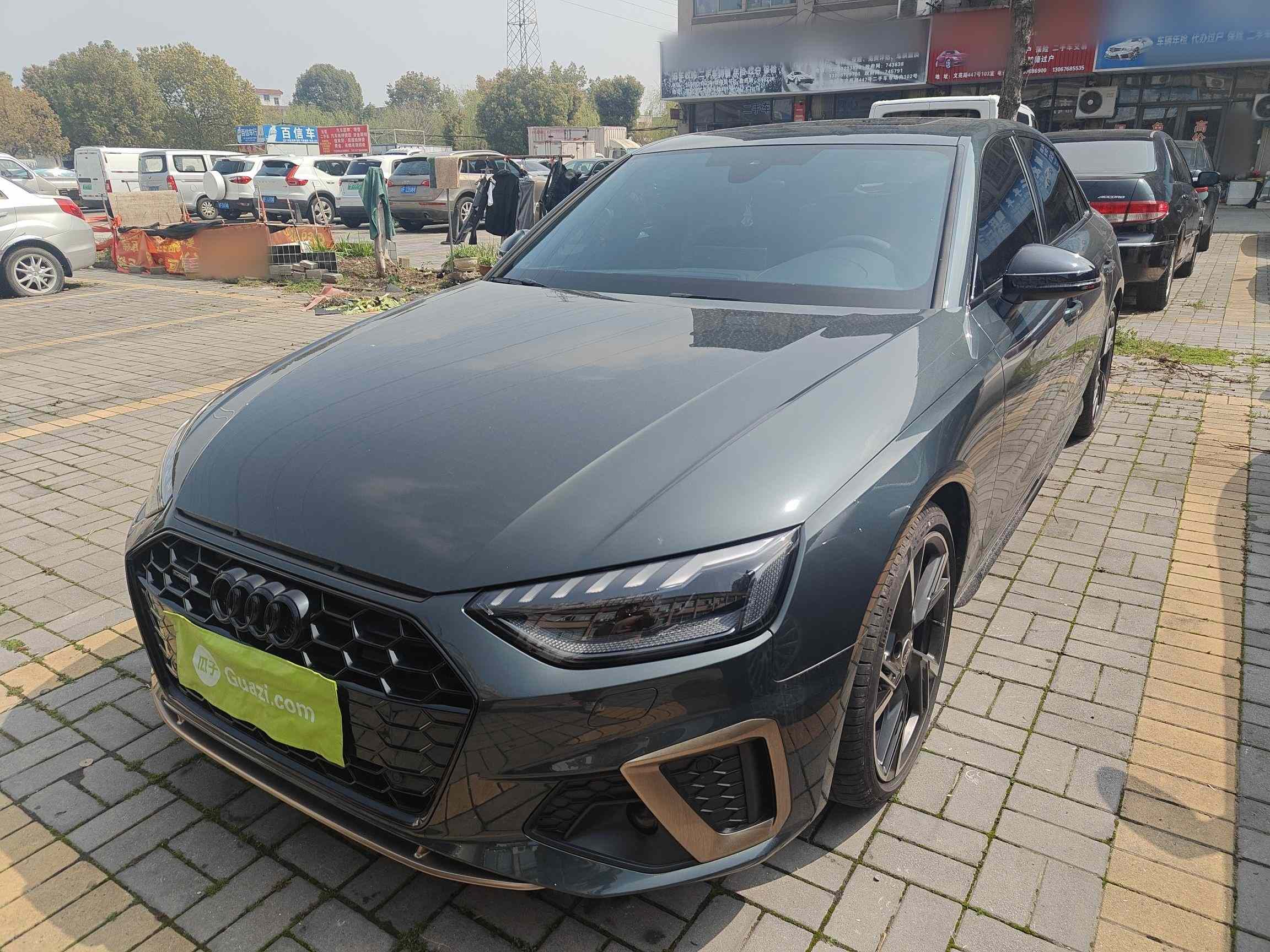 奥迪A4L 2024款 40 TFSI quattro RS套件燃速型(2)