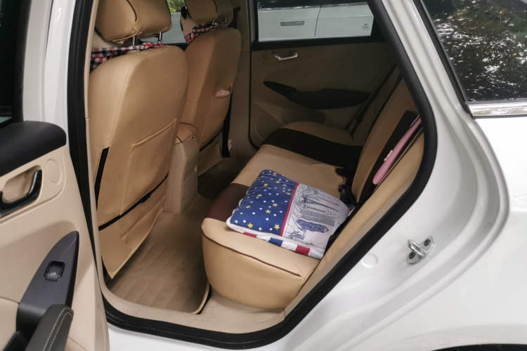 奇瑞 艾瑞泽7 2015款 1.6L CVT致领版中控内饰21