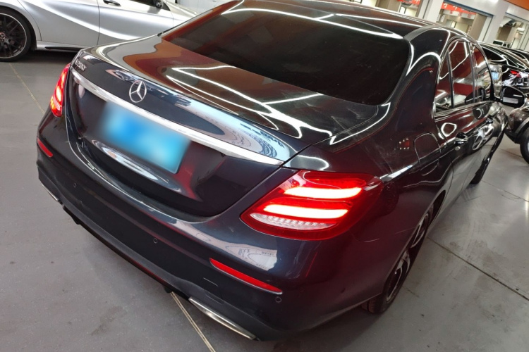 奔驰E级 2017款 E 200 运动型车身外观7