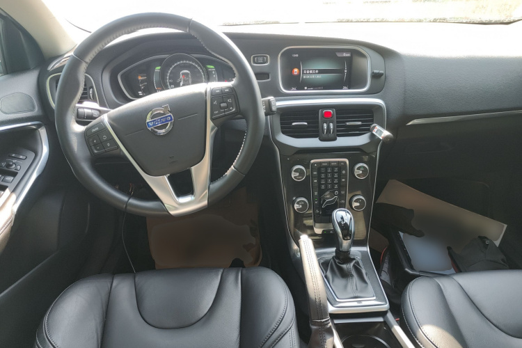 沃尔沃V40 2019款 T3 智逸版中控内饰12