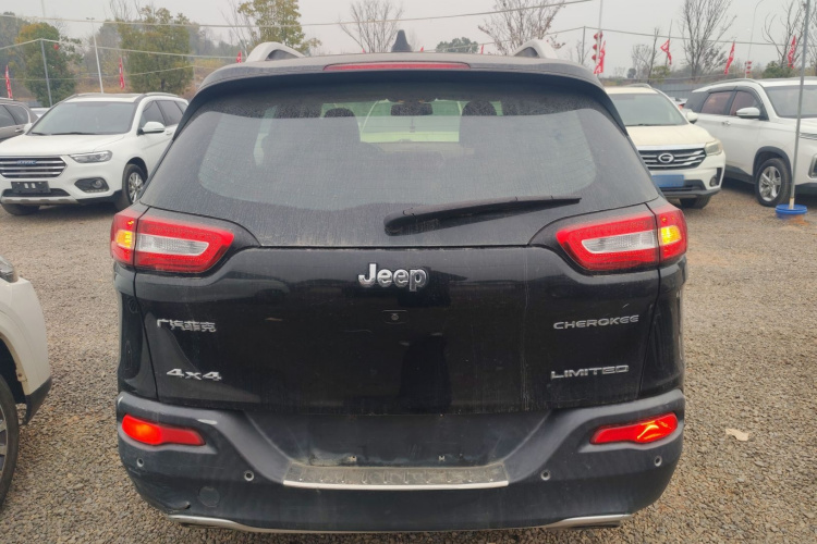 Jeep 自由光 2016款 2.4L 优越版车身外观6