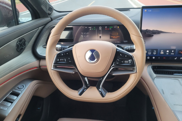 腾势N7 2023款 长续航性能Max版中控内饰7004