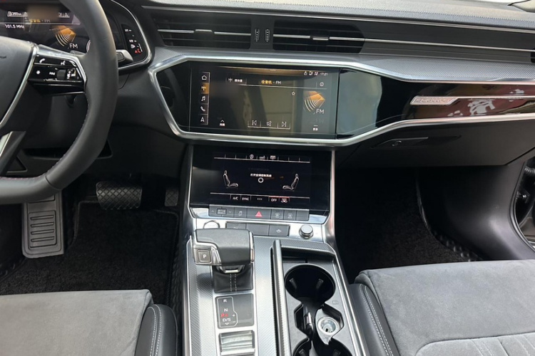奥迪A6L 2019款 45 TFSI quattro 尊享动感型中控内饰7005