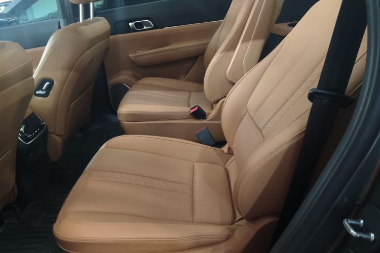 理想汽车 理想ONE 2020款 增程6座版中控内饰7004