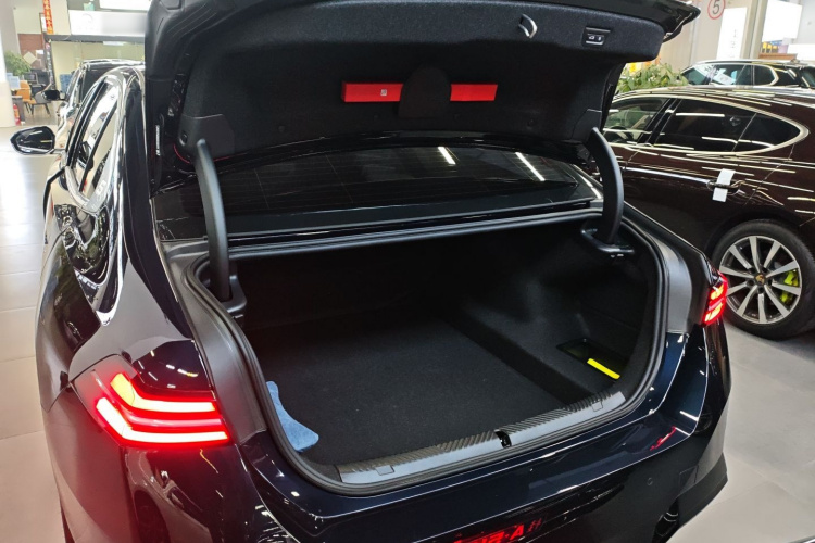 宝马5系 2025款 530Li 领先型 M运动套装局部细节23