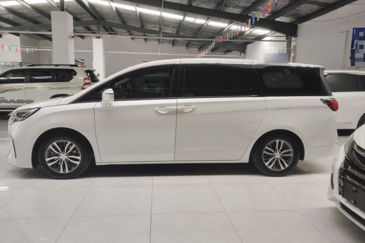 别克GL8 2022款 ES陆尊 653T 舒适型车身外观4