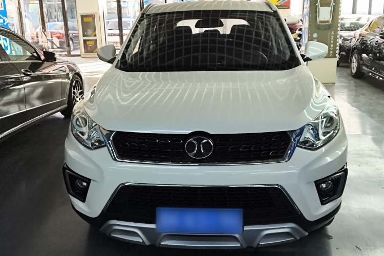 北京汽车 绅宝X35 2016款 1.5L 手动精英版车身外观2