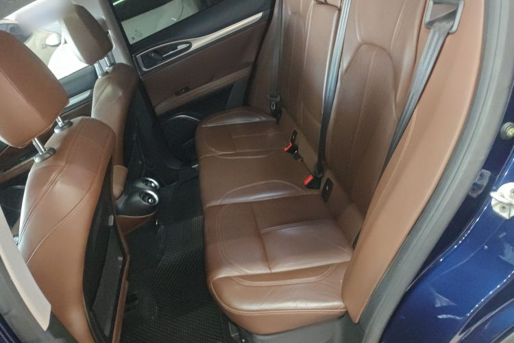 阿尔法·罗密欧 Stelvio斯坦维 2017款 2.0T 200HP 精英版中控内饰21