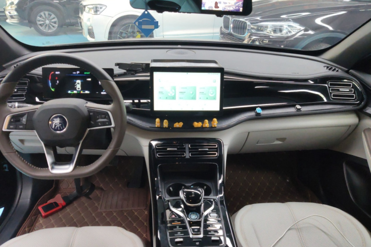 比亚迪 秦PLUS 2024款 荣耀版 DM-i 55KM领先型中控内饰7002