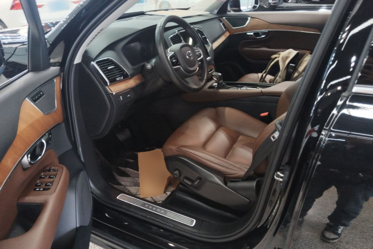 沃尔沃XC90 2020款 T6 智逸豪华版 7座中控内饰20