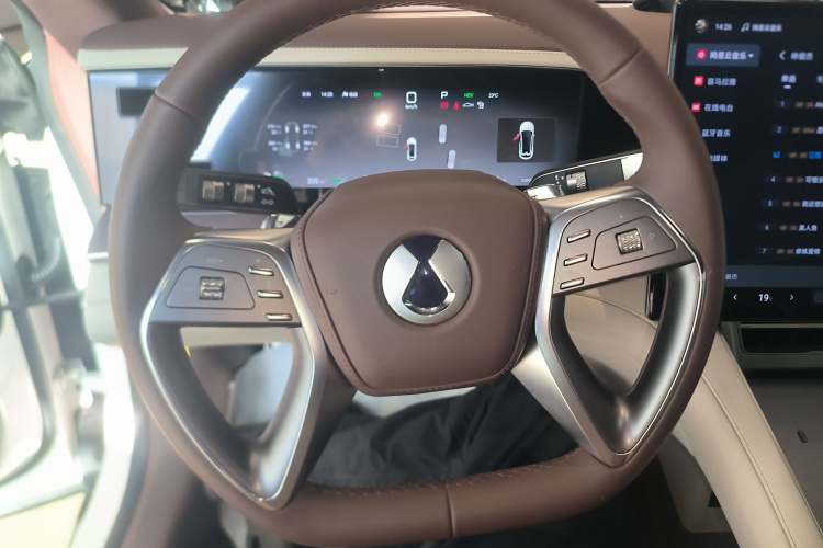 腾势Z9GT 2024款 1100四驱Ultra版局部细节13