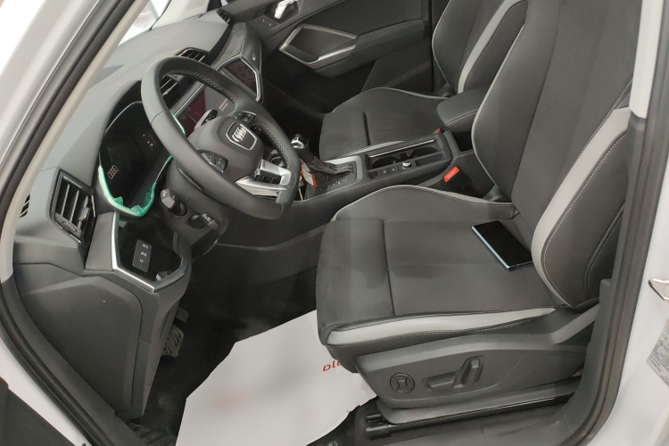 奥迪Q3 2023款 35 TFSI 时尚动感型（1.5T）局部细节19