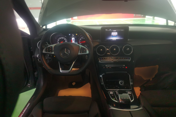 奔驰C级 2018款 C 200 运动版局部细节13