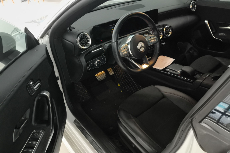 奔驰CLA 2021款 CLA 200中控内饰7003