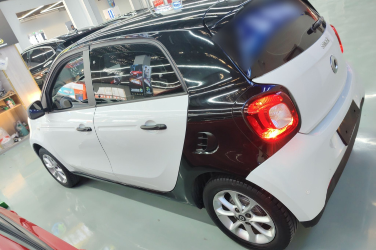smart forfour 2018款 1.0L 52千瓦灵动版车身外观4