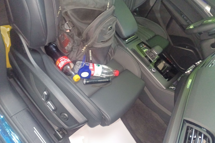 奥迪Q5L 2025款 45周年典藏版 40 TFSI 豪华动感型局部细节41