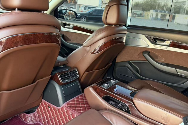 奥迪A8 2013款 A8L 40 hybrid中控内饰7001