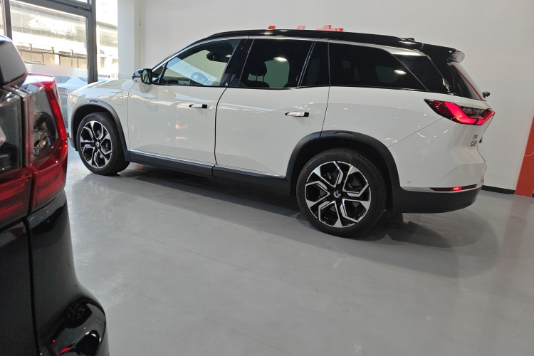 蔚来ES8 2020款 580KM 签名版 六座版车身外观4