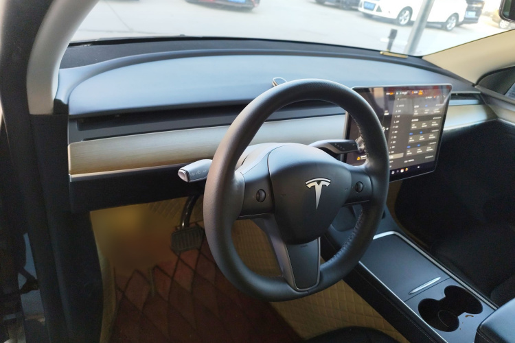 特斯拉 Model Y 2022款 后轮驱动版中控内饰7002