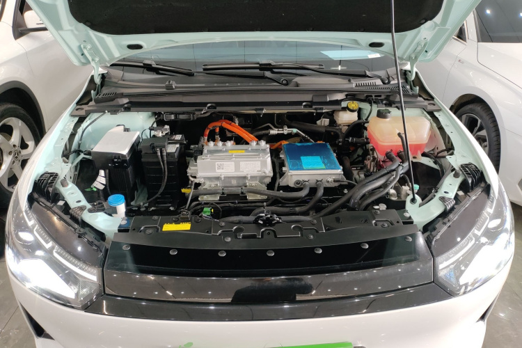 小鹏P5 2021款 550G机舱底盘24