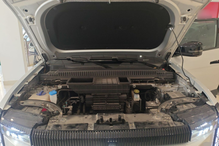 奇瑞iCAR 03 2024款 401km 两驱标准进阶版机舱底盘24