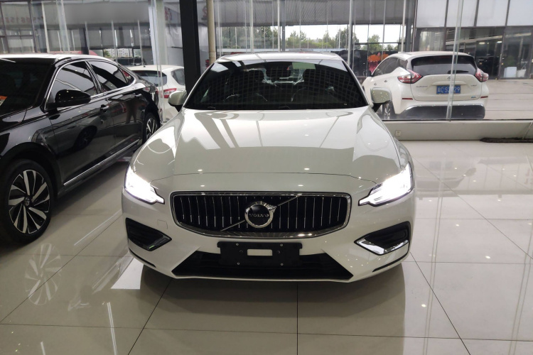 沃尔沃S60 2025款 B4 智逸豪华版车身外观2