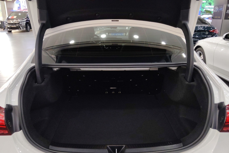 奔驰A级 2024款 改款 A 200 L 时尚型机舱底盘23