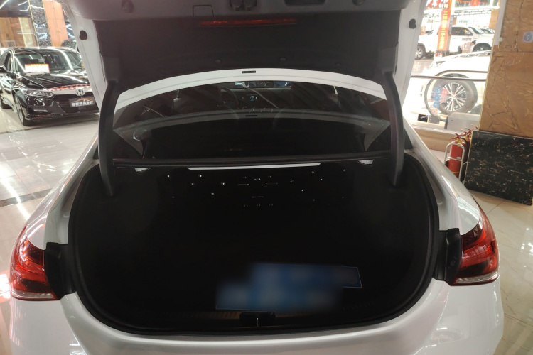 奔驰A级 2022款 改款二 A 200 L 运动轿车时尚型局部细节23