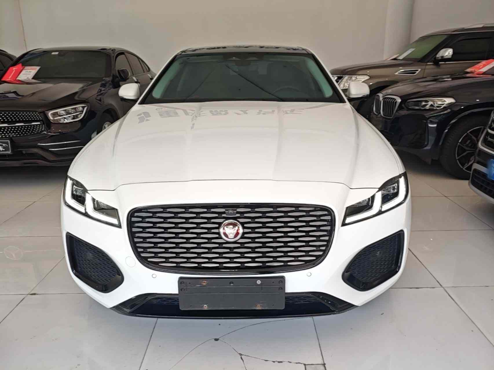 捷豹XFL 2024款 2.0T P250 两驱尊享豪华版(1)