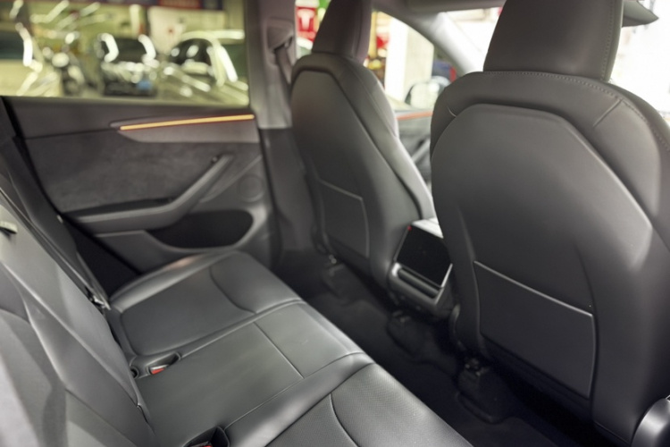 特斯拉 Model Y 2025款 长续航全轮驱动版中控内饰7005