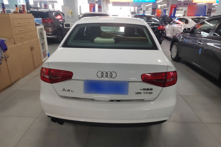 奥迪A4L 2015款 35 TFSI 自动舒适型车身外观6