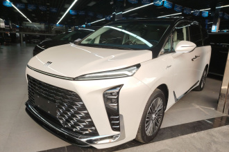 别克GL8新能源 2024款  陆尊 奢享版 7座