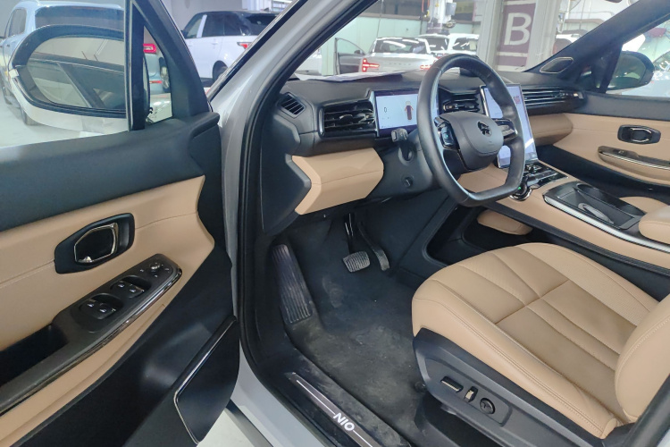 蔚来ES8 2020款 580KM 签名版 六座版中控内饰7003